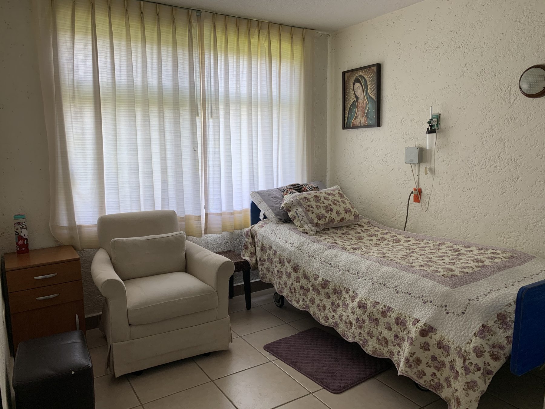 Habitación individual con sillón